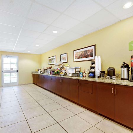 Super 8 By Wyndham San Antonio Airport North Hotel Eksteriør billede