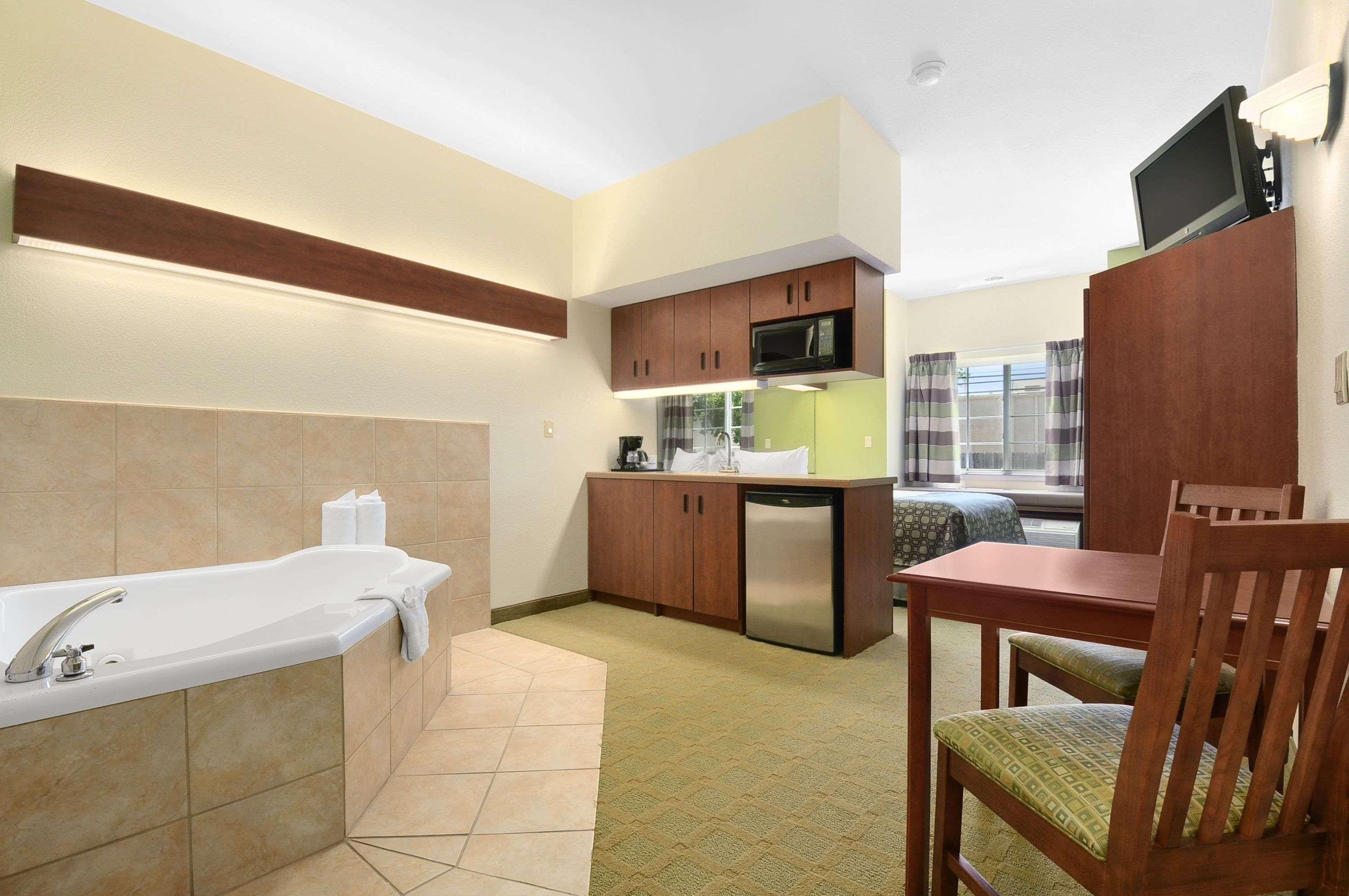 Super 8 By Wyndham San Antonio Airport North Hotel Eksteriør billede