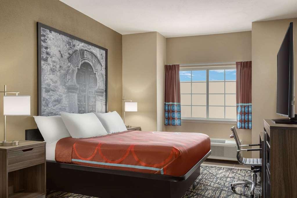 Super 8 By Wyndham San Antonio Airport North Hotel Værelse billede